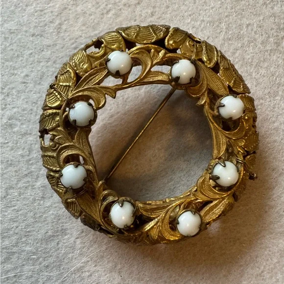 Unsigned Vintage Miriam Haskell preowned vintage brooch - Picture 10 of 17